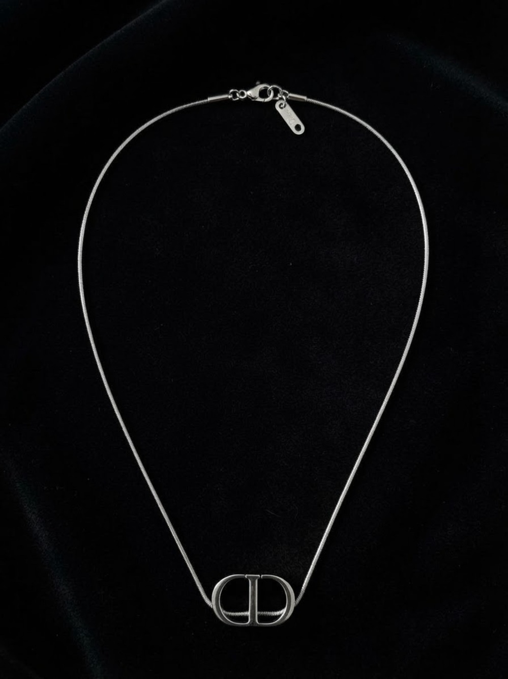Silver Interlocking Oval Pendant Necklace